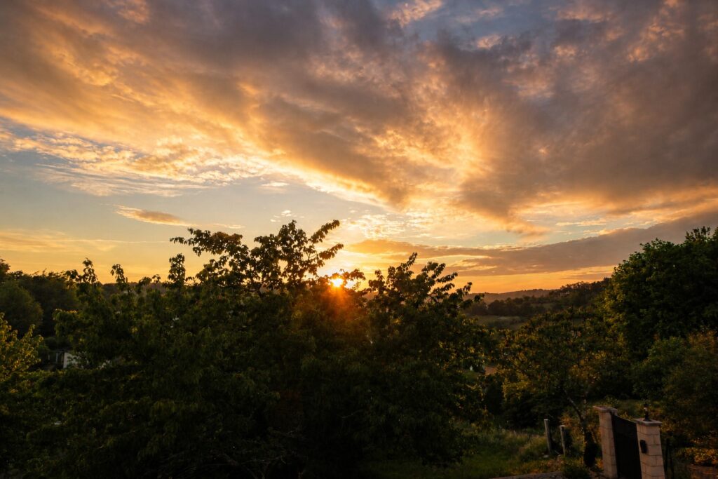 Coucher de soleil sur le Périgord depuis la Villa Christal à Sarlat