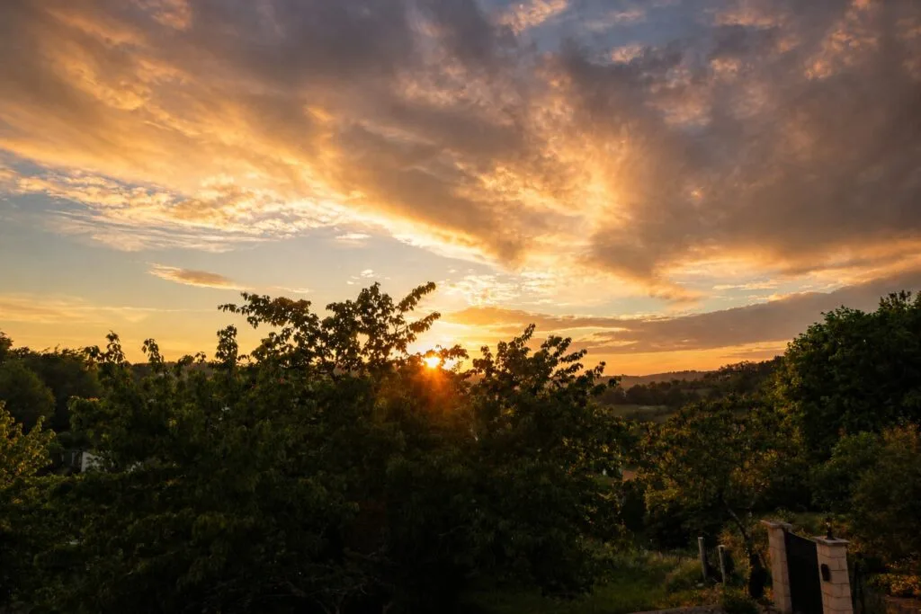 Coucher de soleil sur le Périgord depuis la Villa Christal à Sarlat